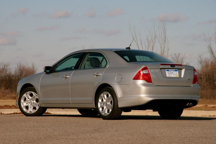  Ford Fusion SE 6MT 2010 года  (фото 13 из 35)